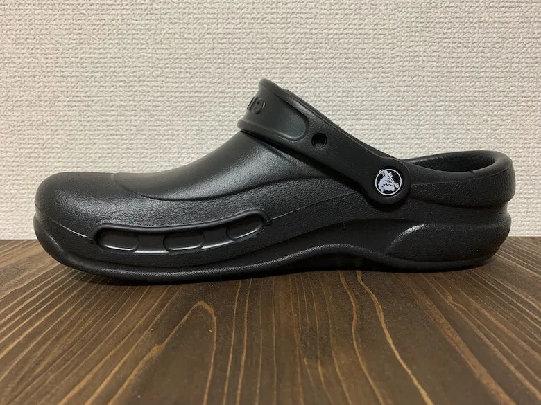 クロックスのビストロは立ち仕事で疲れないサンダル