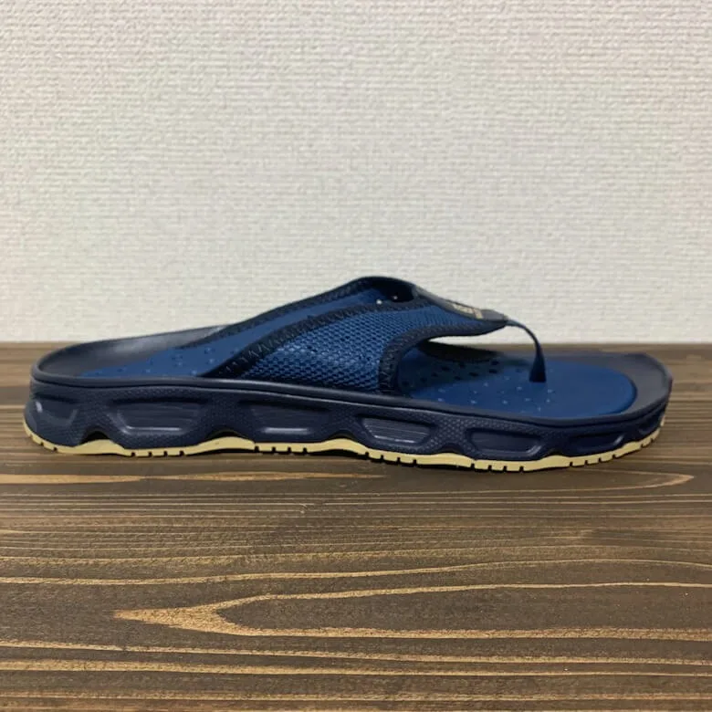 厚底のサンダルの例