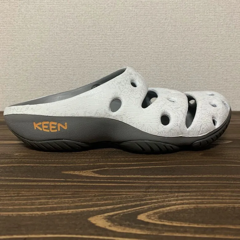 KEENのヨギは立ち仕事で疲れないサンダル