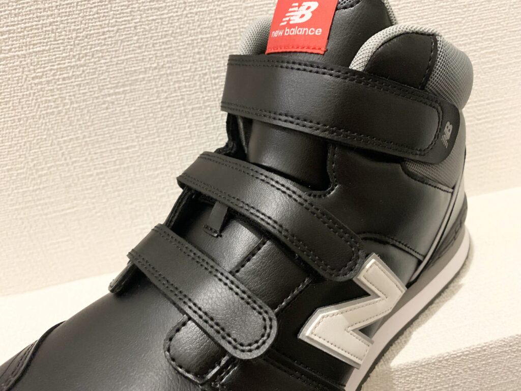 ニューバランスの安全靴のポーツマスは3本マジックテープ