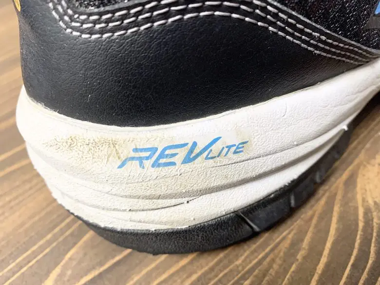 ニューバランス589はRevLiteで疲れにくい