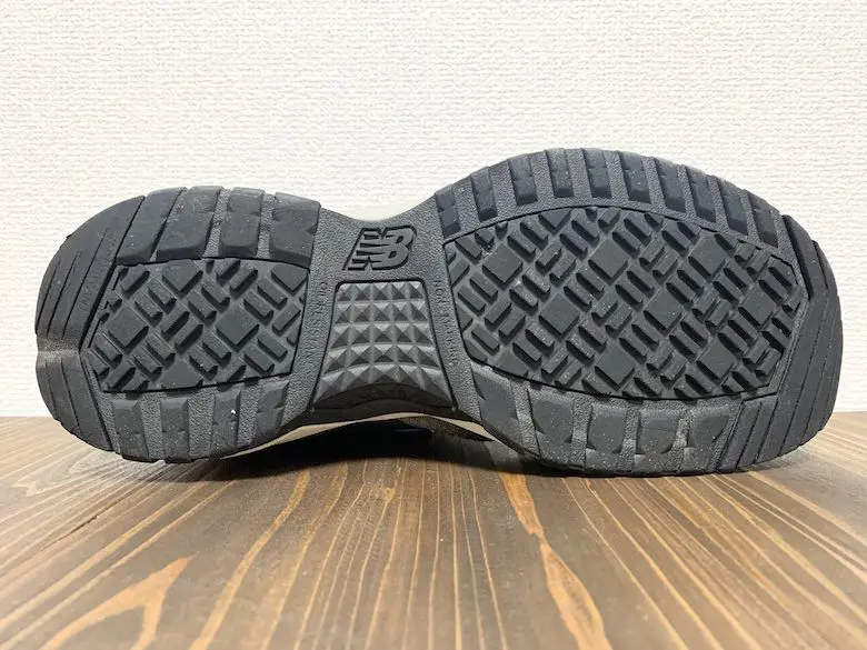 ニューバランス589は滑りにくい