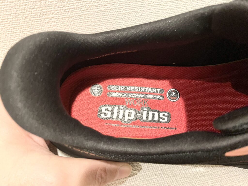 スケッチャーズのスリップインズワークはメモリーフォームで疲れにくい